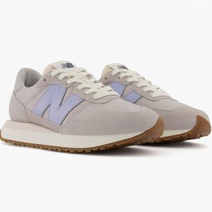 NWOT size 10.5 New Balance women’s 237 V1 Sneaker